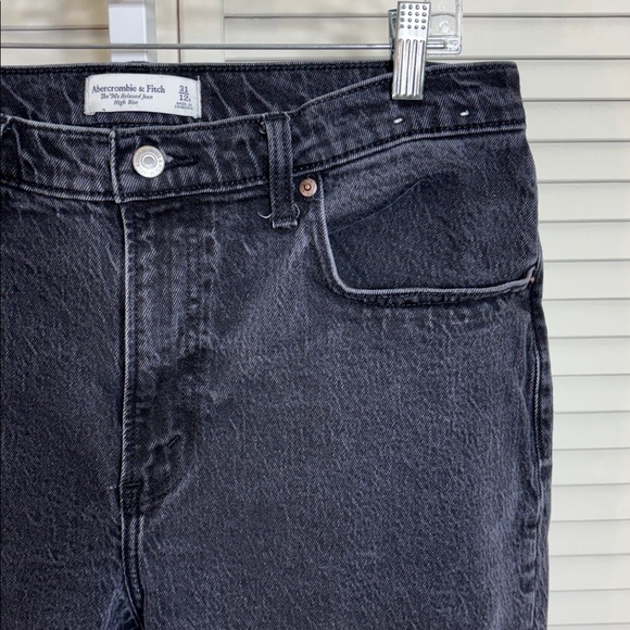 Abercrombie & Fitch High Rise 90's Relaxed Cuffed Hem Jean Size 12 Short - Picture 10 of 16